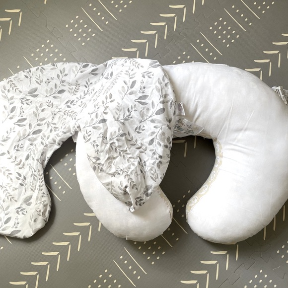 Like new Boppy and case - Picture 1 of 1